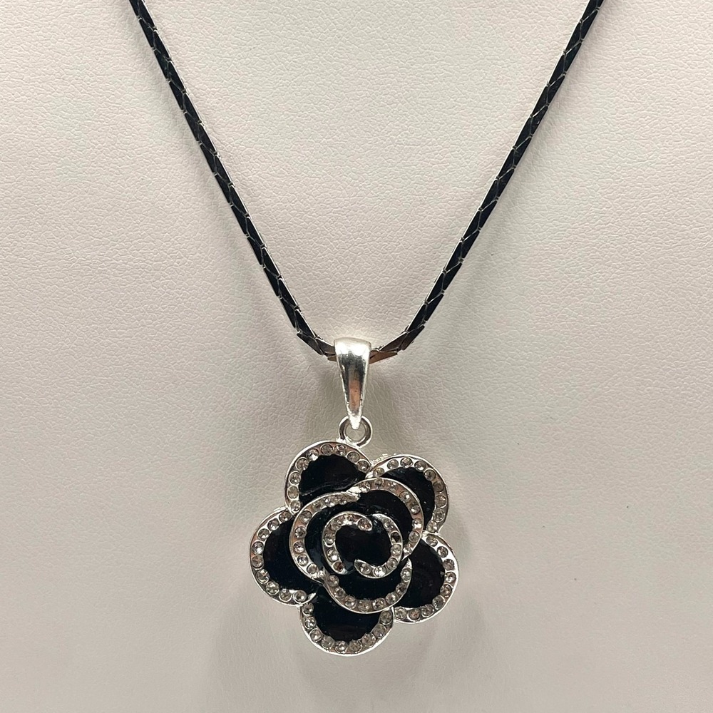 VTG RMN Black Herringbone Chain Enamel Rhinestone Camellia Rose Pendant Necklace
